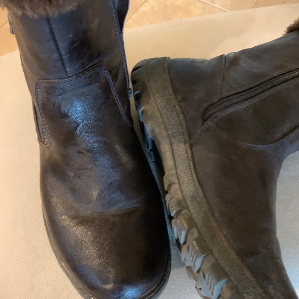Ladies Waterproof leather ankle high boots size 8